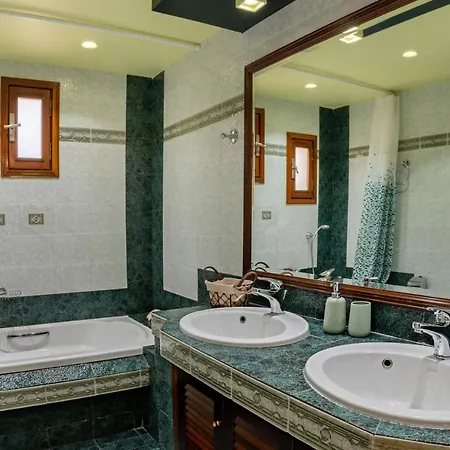 Vilă La Serena & Farm With Heated Pool Rethymnon